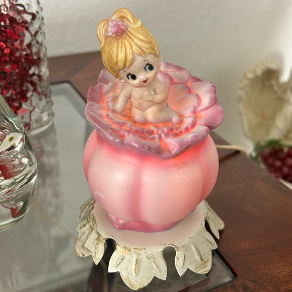 Other - Vintage Aladdin Giftware Baby On Flower Nightlite